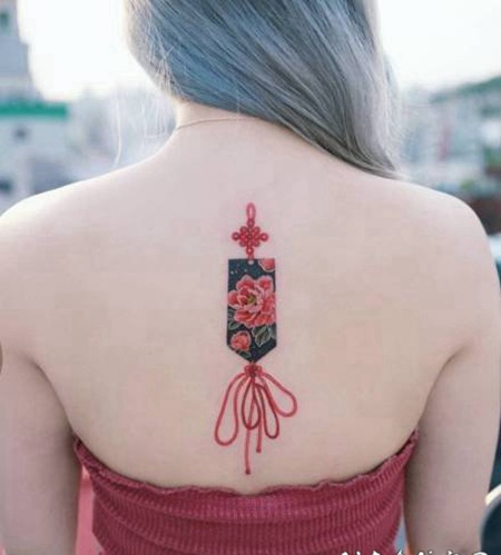 小清新的红色中国结纹身图案