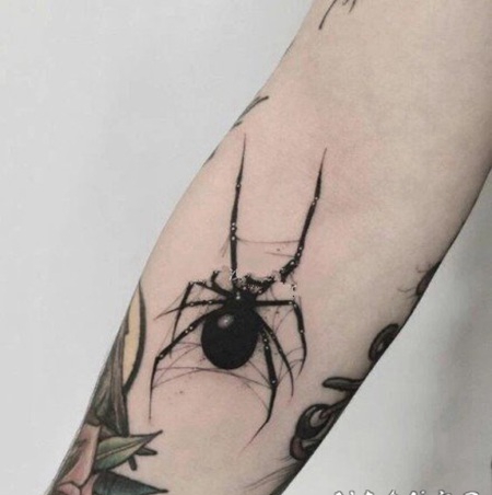 好看的黑灰小蜘蛛纹身图案