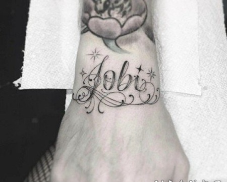 简单的创意英文花体字纹身图