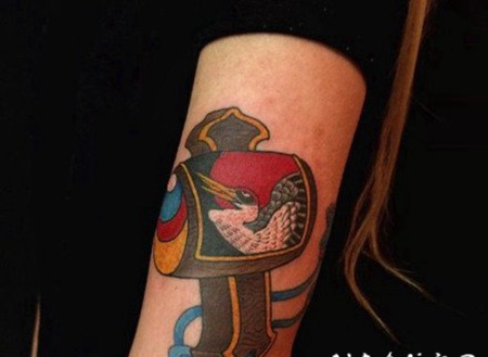 日式传统的小福鼓纹身图案