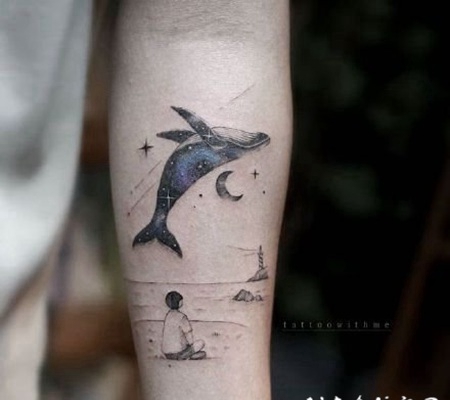 唯美的星空和鲸鱼搭配的纹身图案