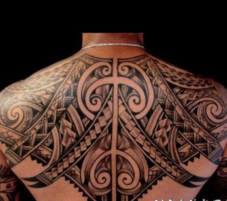 男士后背霸气的黑色图腾纹身