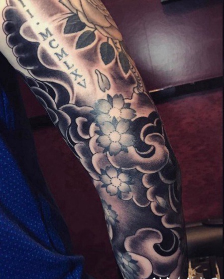 传统风格的祥云云朵纹身图案
