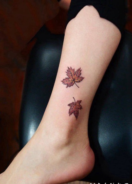 超简约的小枫叶纹身图片