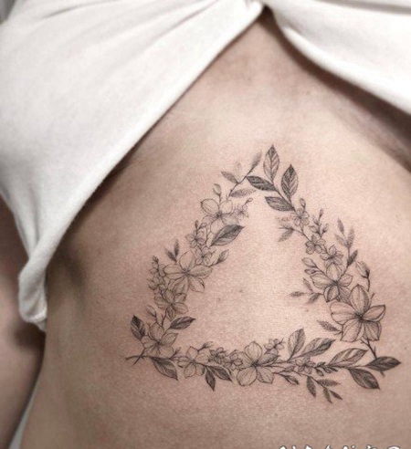 点刺花卉：1点刺风格的花卉纹身图案