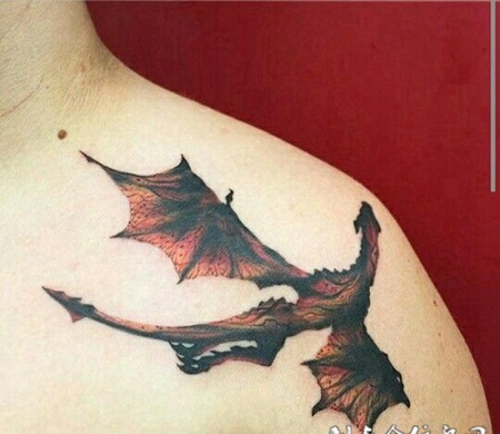 飞龙在肩，披肩巨龙彩绘纹身图案