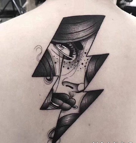 深黑色的暗黑系女郎纹身图片