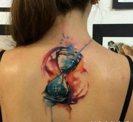 沙漏纹身：珍惜时间的沙漏纹身作品