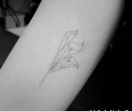 1简约的黑灰小纹身图案作品