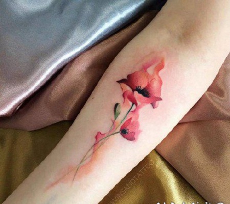 罂粟刺青：艳丽的红色罂粟花纹身图案