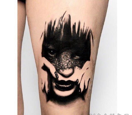 深黑色的水墨创意纹身图案