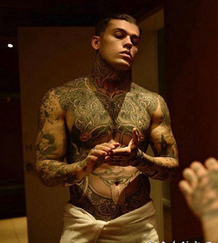 欧美肌肉型男纹身的帅哥图片