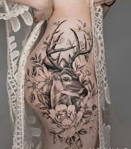 鹿角和小花花组合的黑灰纹身作品