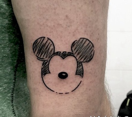 可爱的卡通米老鼠纹身图片