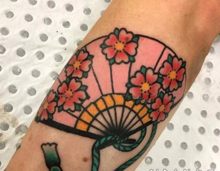 扇子刺青：日式风格的扇子纹身图案