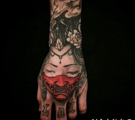 霸气的暗黑满手背纹身作品赏析