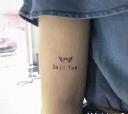 超简约好看的迷你小翅膀纹身图案