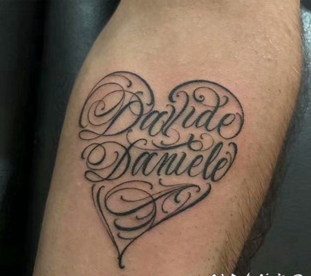 花体字纹身--男性漂亮的花体字纹身图案