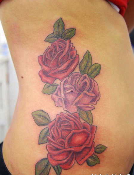 玫瑰纹身图 艳丽动人的玫瑰花纹身图案