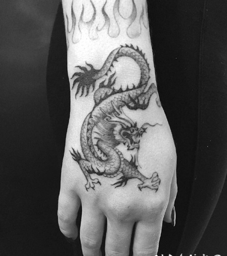 手背oldschool图案_1手背上的oldschool纹身图案作品