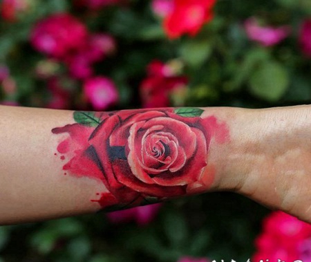玫瑰纹身图 美艳欲滴的玫瑰花纹身图案
