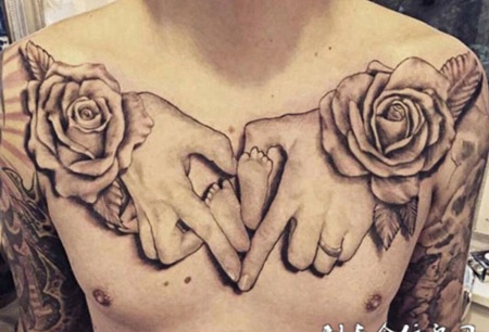 爱的见证，胸口双手脚丫创意d纹身