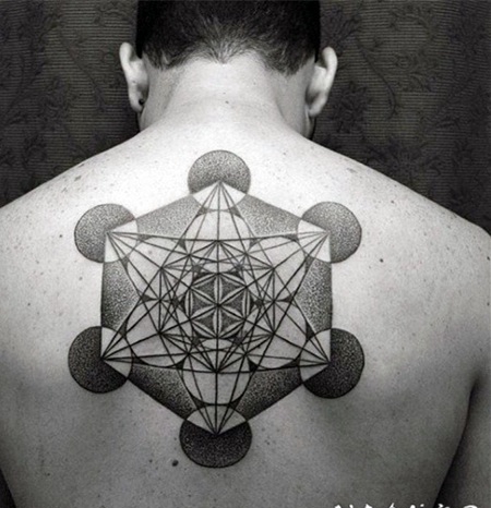 背上的纹身图案 个性十足的背上纹身图案