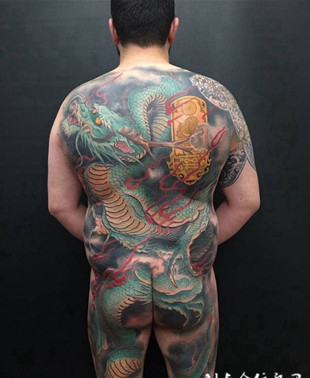 青龙飞天，满背霸气青龙彩绘纹身