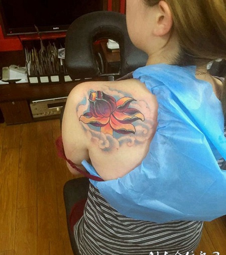 静默花开，披肩云朵莲花彩绘纹身