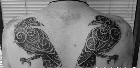 乌鸦纹身图 凌空飞翔的乌鸦纹身图案