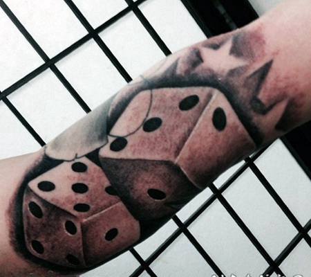 骰子纹身图案 色调暗沉的骰子纹身图案