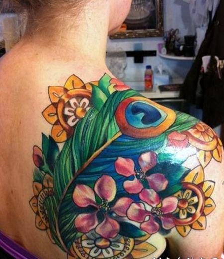 孔雀纹身图片 色彩绚丽多彩的孔雀纹身图案