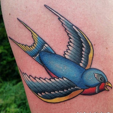 纹身鸟 振翅飞鸣的鸟纹身图案