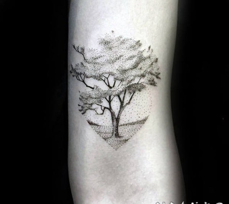 手部树木纹身 一派生机的手部树木纹身图案