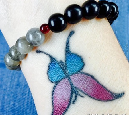 纹身蝴蝶女 翩翩飞舞的蝴蝶纹身图案