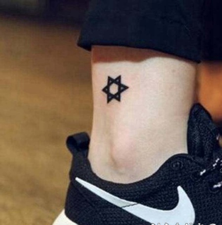 小图案纹身图片 简单却又十分清新的小图案纹身图案