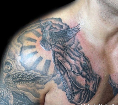 祈祷之手纹身图 黑灰写实的祈祷之手纹身图案