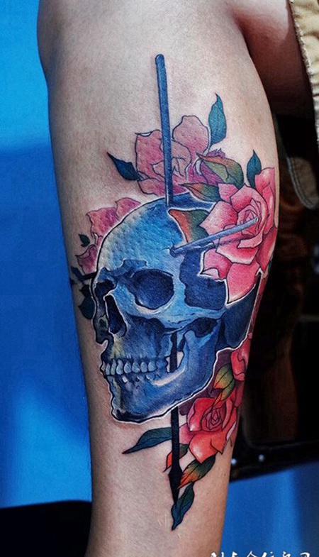 亡灵之美，小腿骷髅玫瑰彩绘纹身图案