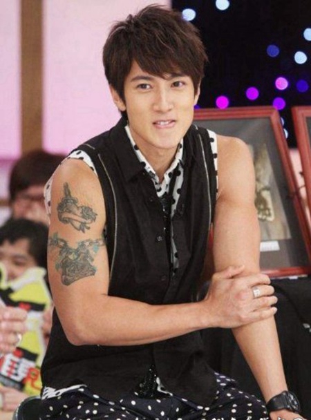 吴尊纹身图案 明星手臂上黑灰色的纹身图片