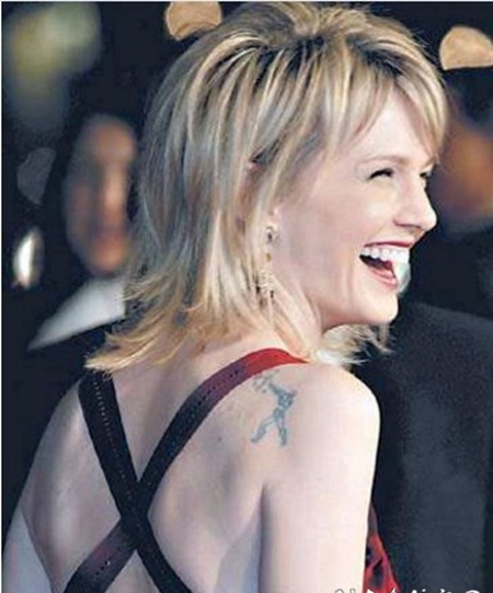 美国明星纹身 明星肩部黑色的人物纹身图片