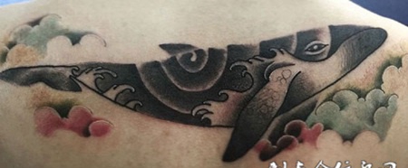 云中仙灵，后背中国风鲸鱼彩绘纹身