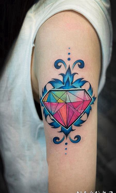 恒久的誓言，手臂钻石图腾彩绘纹身