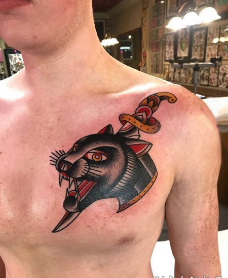 豹子头纹身 男生胸上豹子和匕首纹身图片