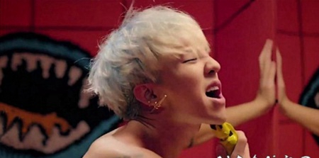 权志龙的纹身 明星手上英文和几何纹身图片