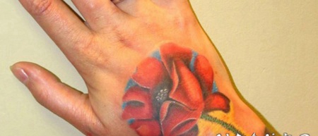 虞美人纹身图片 女生手背上彩绘的虞美人纹身图片