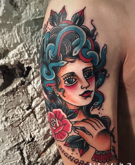 毒药般的美丽，手臂美杜莎school风格彩绘纹身