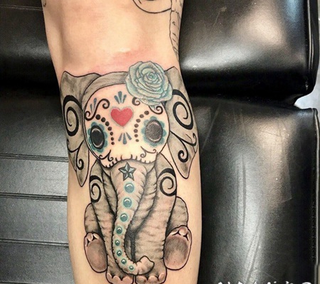 大象纹身 男生手臂上彩绘的大象纹身图片