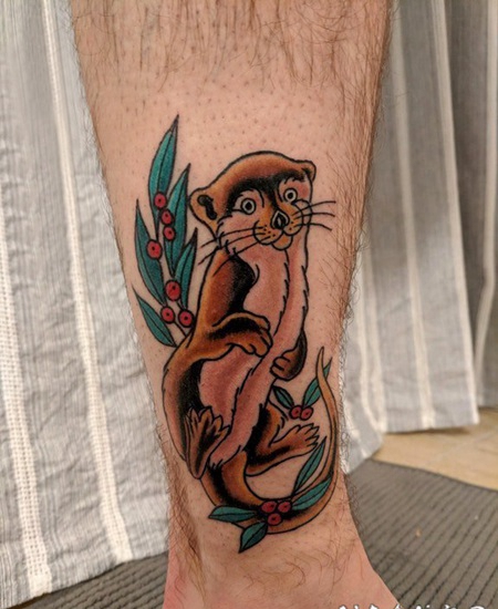小动物纹身 男生小腿上鼹鼠和植物纹身图片