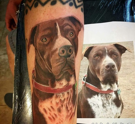 小狗纹身图片 男生手臂上彩绘的小狗纹身图片