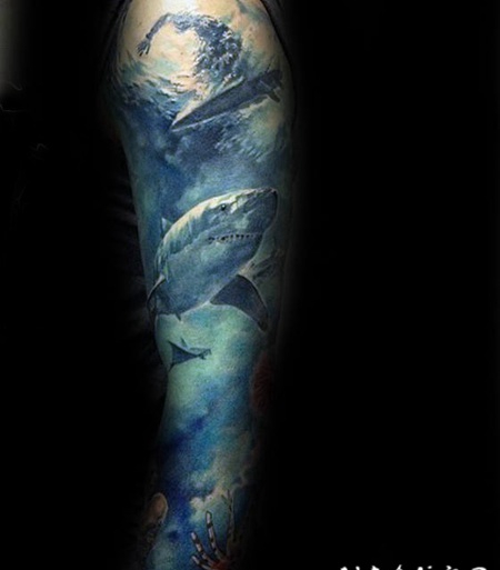 鲨鱼纹身图 凶猛霸气的鲨鱼纹身图案